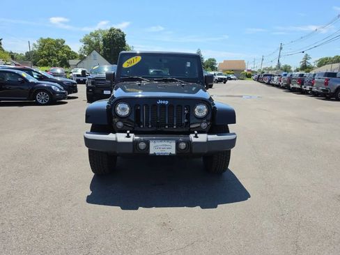 Used 2017 Jeep Wrangler Unlimited Sahara AWD/4WD image 2