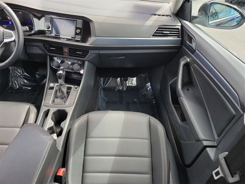 Used 2024 Volkswagen Jetta SE image 14