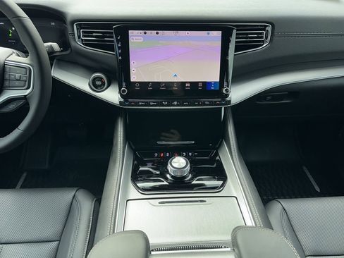 New 2025 Jeep Wagoneer L Series II w/ Premium Group I image 13