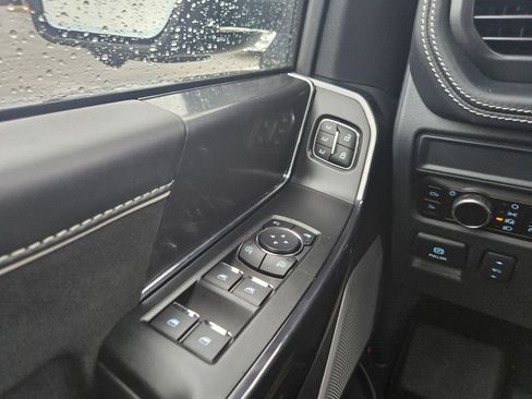 Used 2025 Ford F150 Lightning Platinum image 17