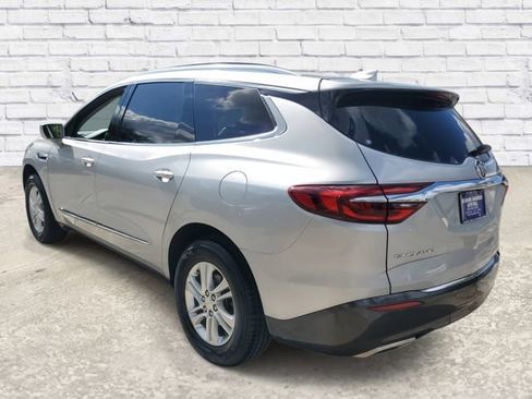 Used 2020 Buick Enclave Essence image 2