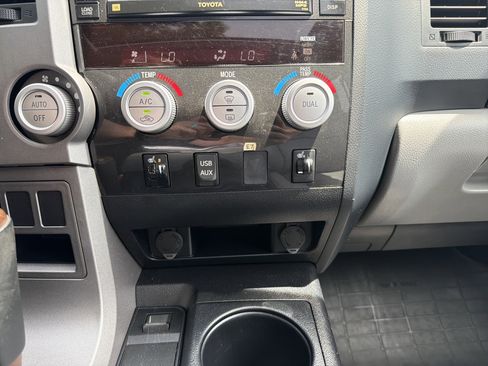 Used 2013 Toyota Tundra Limited w/ Memory Pkg AWD/4WD image 24