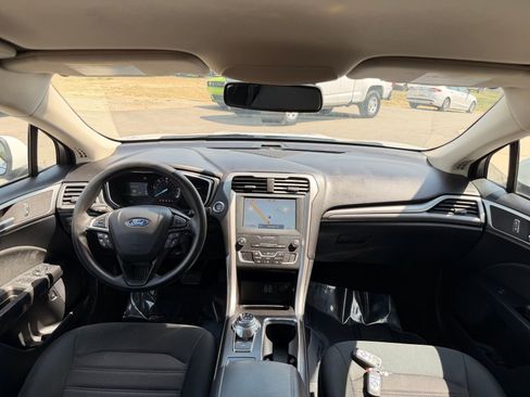 Used 2019 Ford Fusion SE FWD image 22
