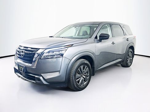 Used 2024 Nissan Pathfinder S AWD/4WD image 3