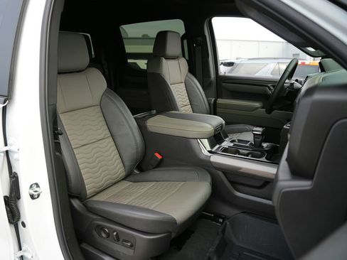 Used 2026 Chevrolet Silverado 1500 ZR2 w/ Dark Appearance Package image 28