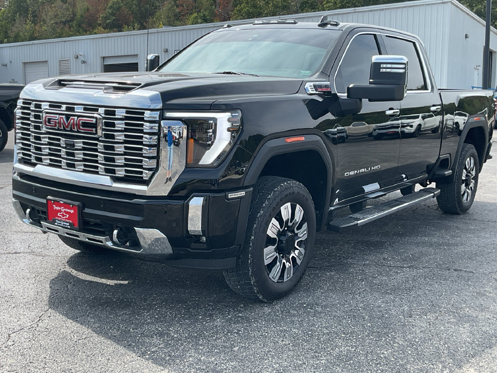 Used 2025 GMC Sierra 2500 Denali w/ Denali Reserve Package AWD/4WD image 4