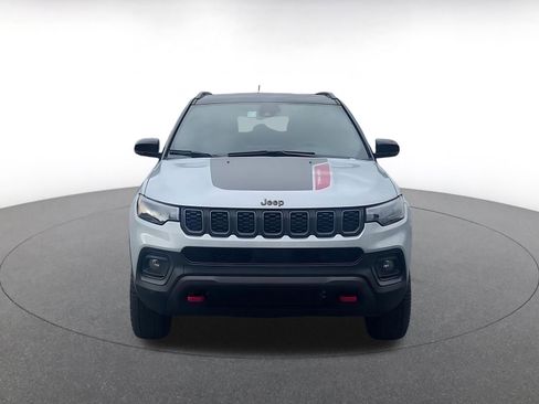 Used 2025 Jeep Compass Trailhawk image 4
