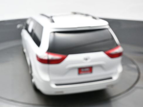 Used 2020 Toyota Sienna LE image 39