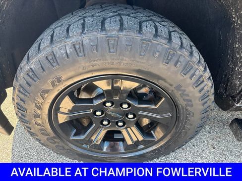 Used 2018 Chevrolet Silverado 1500 LT w/ Midnight Edition AWD/4WD image 12