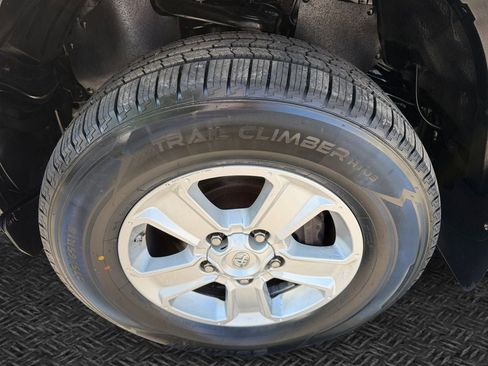 Used 2017 Toyota Tundra SR5 AWD/4WD image 11