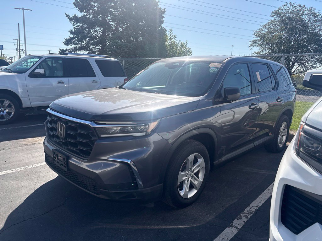 Used 2023 Honda Pilot LX image 3