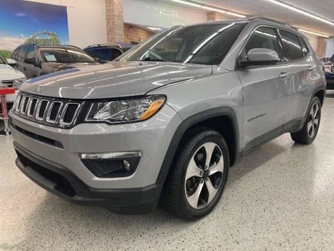 Used 2017 Jeep Compass Latitude w/ Cold Weather Group FWD image 2