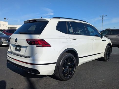 Used 2024 Volkswagen Tiguan SE R-Line image 4