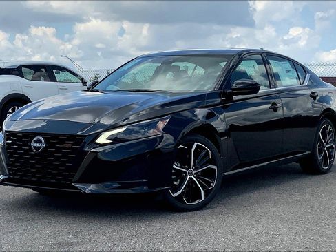 New 2025 Nissan Altima 2.5 SR w/ SR Premium Package image 2