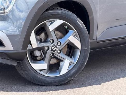 Used 2025 Hyundai Venue SEL FWD image 29