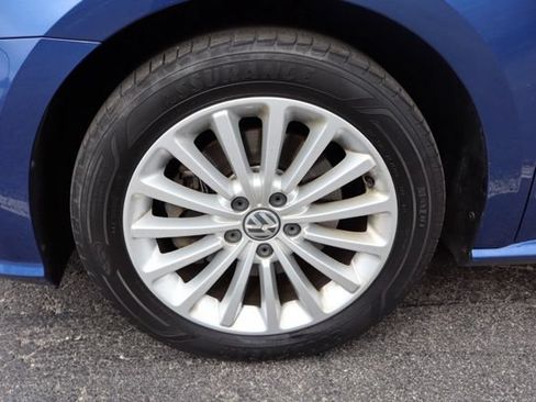 Used 2017 Volkswagen Passat 1.8T SE FWD image 38