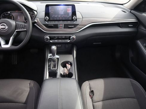 Certified 2025 Nissan Altima 2.5 SV FWD image 15