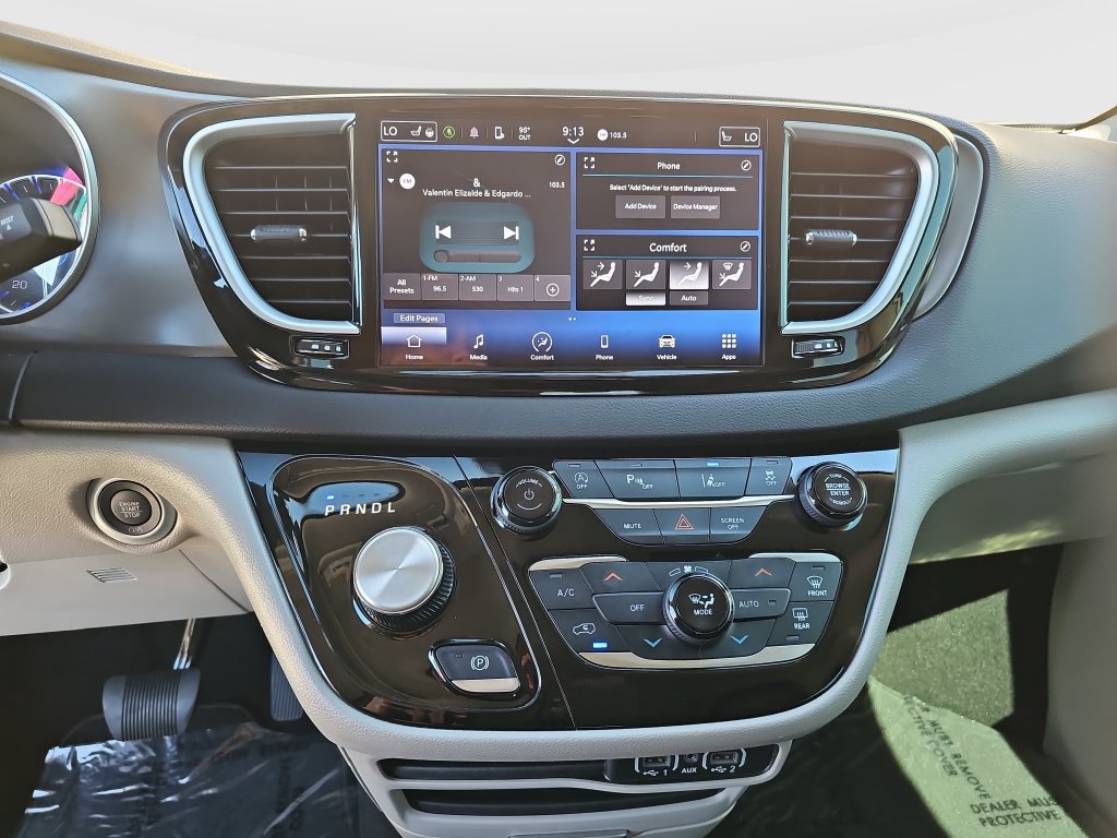 Used 2024 Chrysler Pacifica Touring-L FWD image 14