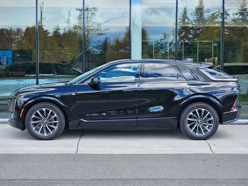 Used 2026 Cadillac Lyriq Sport AWD/4WD image 2