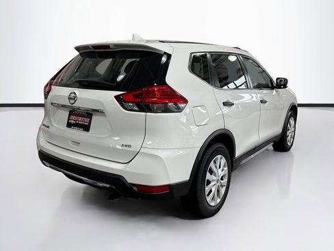 Used 2017 Nissan Rogue S image 6