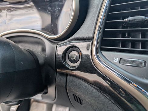 Used 2016 Jeep Grand Cherokee Laredo 75th Anniversary image 20