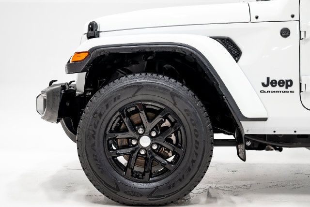 Certified 2023 Jeep Gladiator Sport AWD/4WD image 33