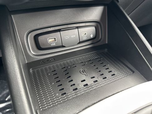 Used 2023 Hyundai Venue Limited FWD image 48