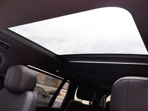 Certified 2024 Land Rover Range Rover Long Wheelbase SE image 23