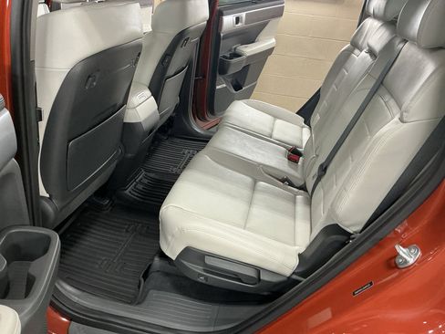 Used 2025 Hyundai Santa Fe Limited AWD/4WD image 13