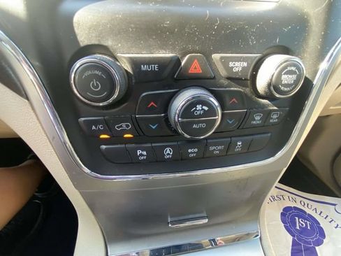 Used 2018 Jeep Grand Cherokee Laredo RWD image 18