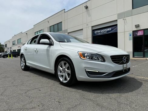 Used 2015 Volvo S60 T5 FWD image 2