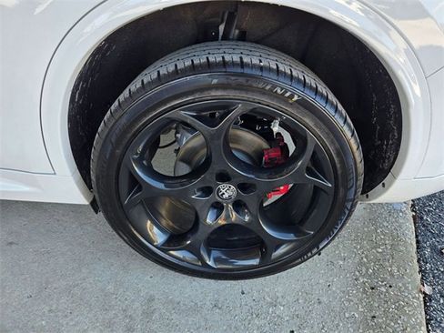 Used 2022 Alfa Romeo Stelvio Veloce image 26