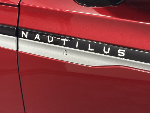 Used 2026 Lincoln Nautilus Reserve AWD/4WD image 31