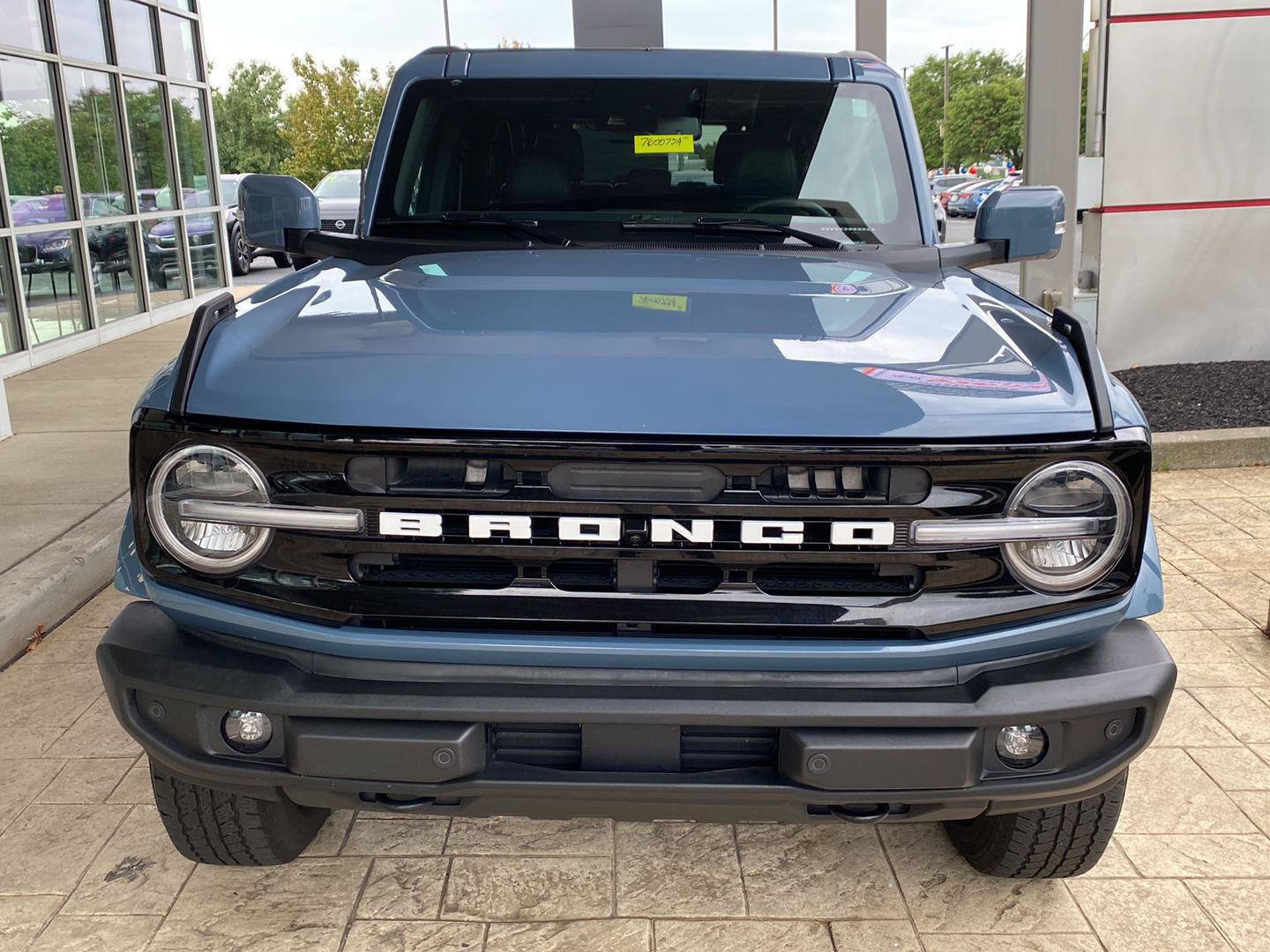 Used 2024 Ford Bronco Outer Banks AWD/4WD image 2