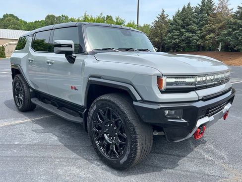 Used 2025 GMC Hummer EV 2X w/ LPO, Sport Package AWD/4WD image 23