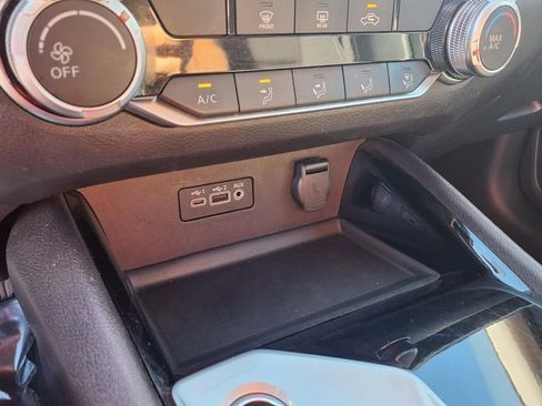 Used 2024 Nissan Altima 2.5 SV FWD image 8