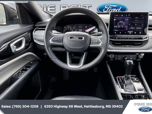 Used 2023 Jeep Compass Limited image 5