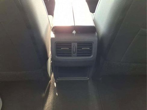 Used 2023 Nissan Rogue S FWD image 11