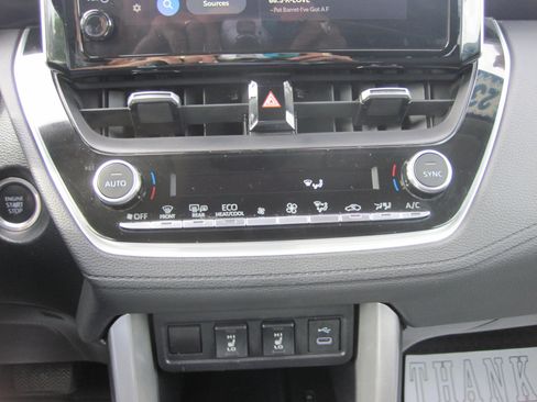 Used 2023 Toyota Corolla Cross XLE AWD/4WD image 17