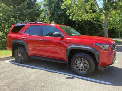 Used 2025 Toyota 4Runner SR5 AWD/4WD image 8