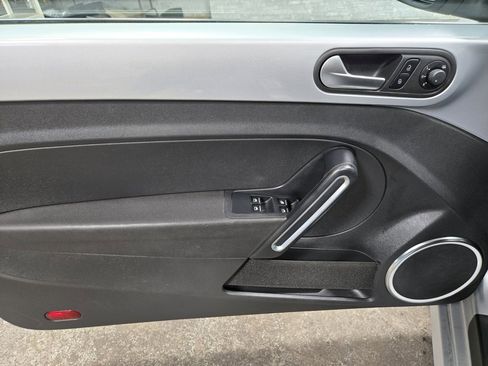 Used 2013 Volkswagen Beetle 2.5 image 12