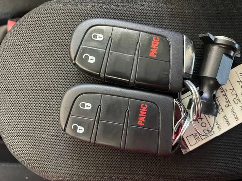 Used 2018 Jeep Renegade Latitude FWD image 18