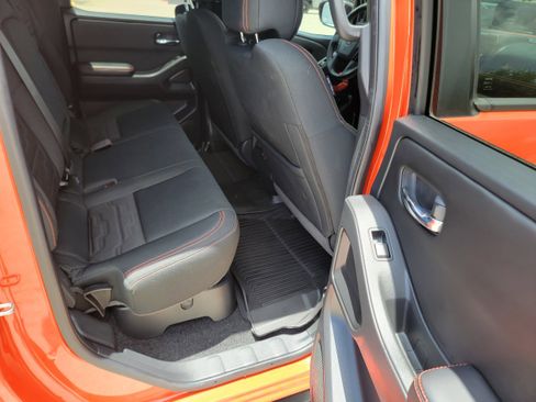 Used 2025 Nissan Frontier PRO-4X w/ Pro Convenience Package image 14