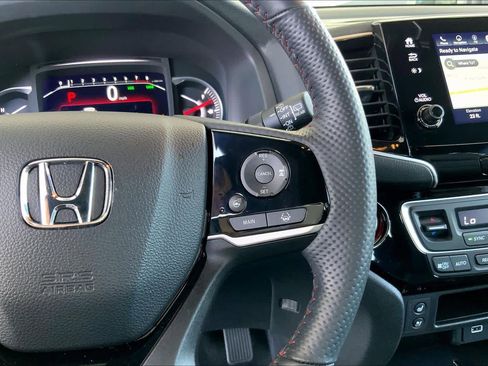 Used 2025 Honda Passport Black Edition image 25