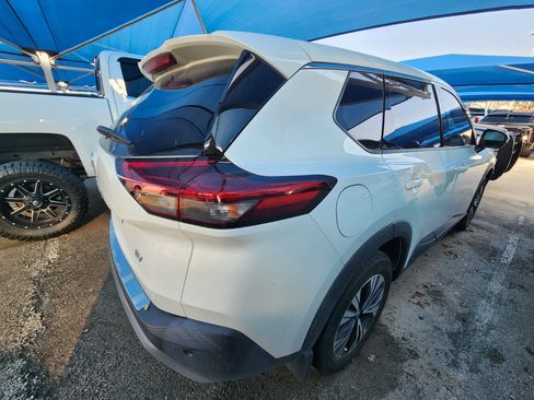 Used 2021 Nissan Rogue SV image 4