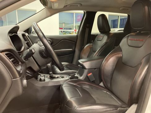 Used 2020 Jeep Cherokee Trailhawk w/ Cold Weather Group image 10