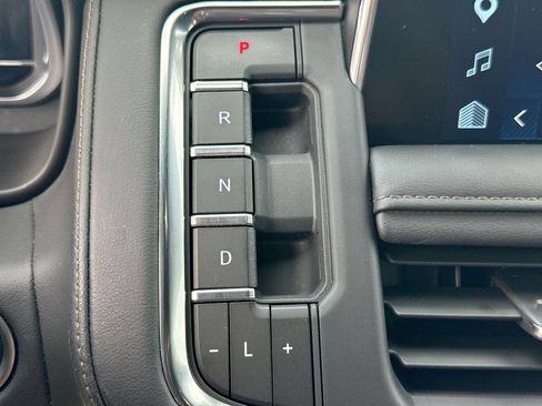 Used 2024 Chevrolet Tahoe High Country AWD/4WD image 29