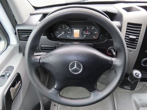 Used 2016 Mercedes-Benz Sprinter 2500 image 9