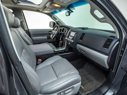 Used 2016 Toyota Sequoia Platinum image 35