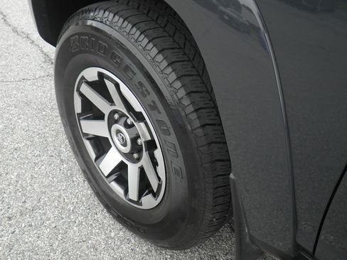 Used 2024 Toyota 4Runner TRD Off-Road Premium image 12